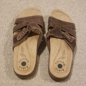 NWOT Earth Origins Suade Slide Sandals